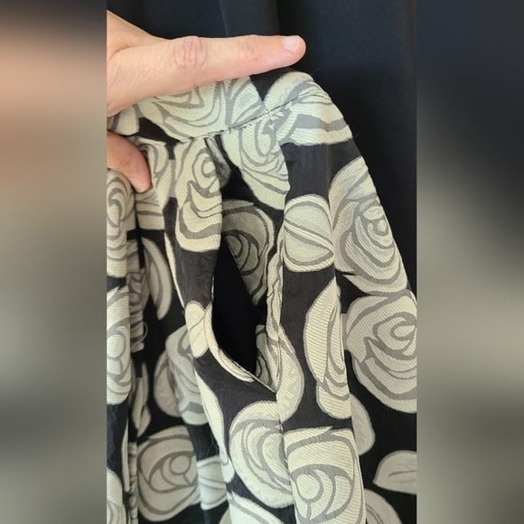 Woman's Skirt Rose Design - Picture 4 of 5